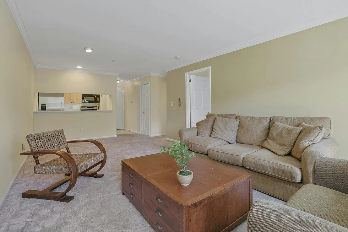 Photo of Unit 2E at 500 Pondside Drive