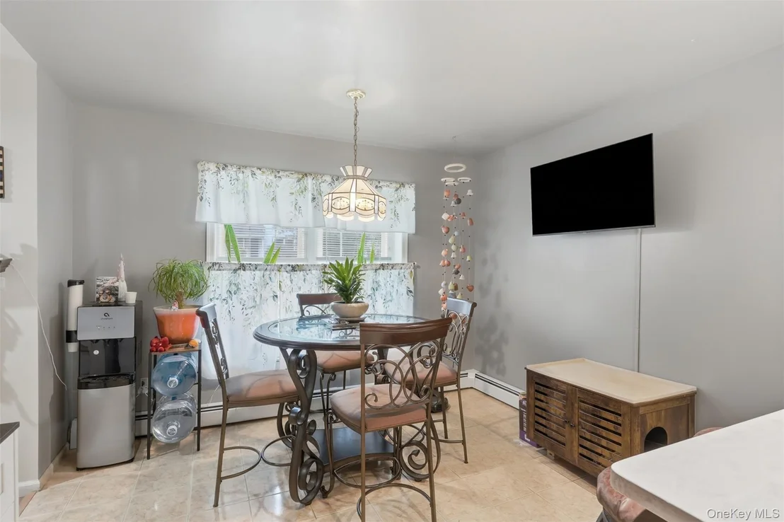 Photo of 16 Larkin Lane