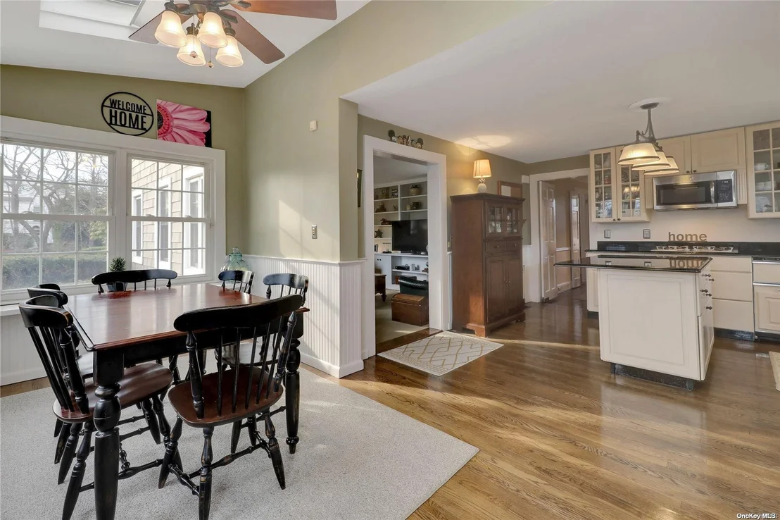 Photo of 87 W Islip Road