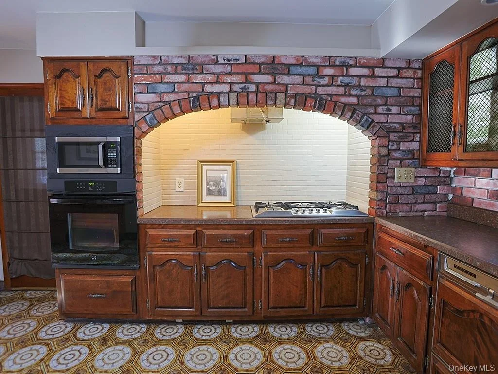 Photo of 113 Hooker Avenue