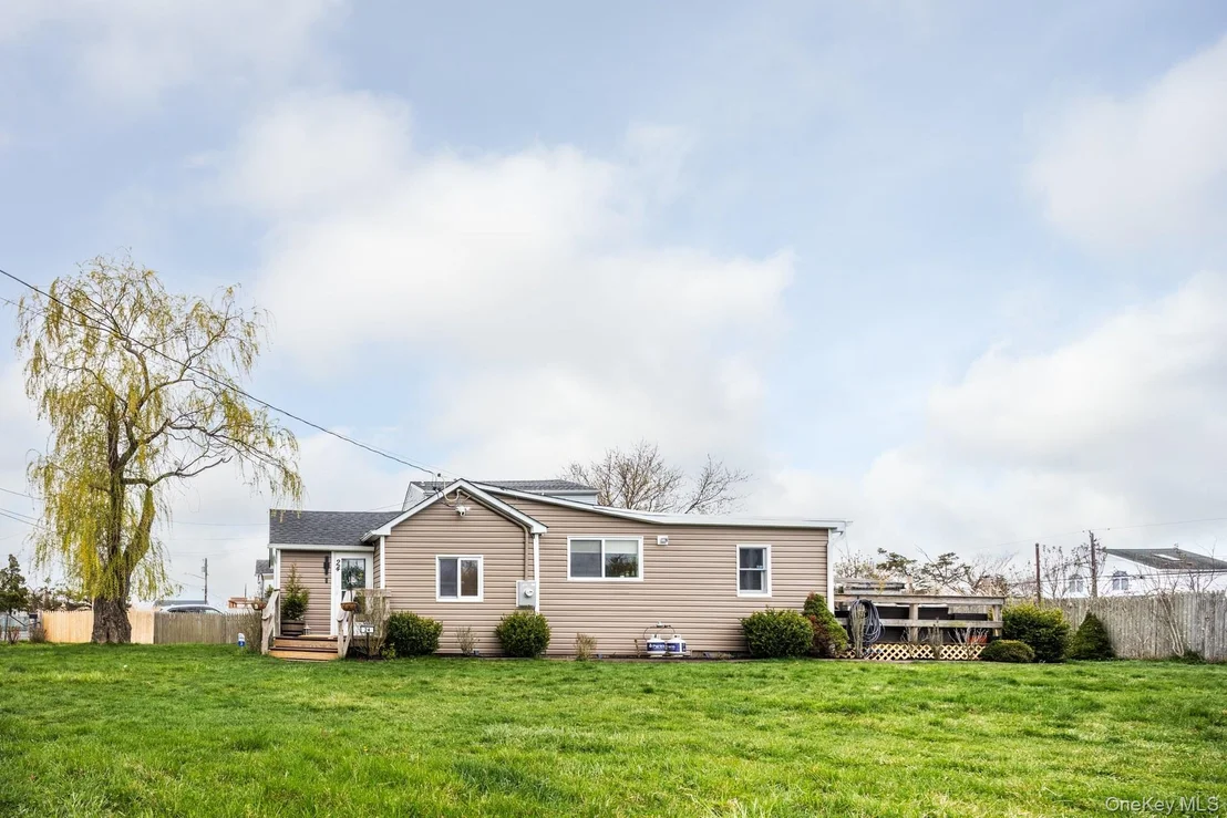 Photo of 24 Blue Point Road