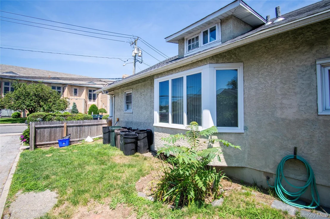 Photo of 2415 Gale Avenue