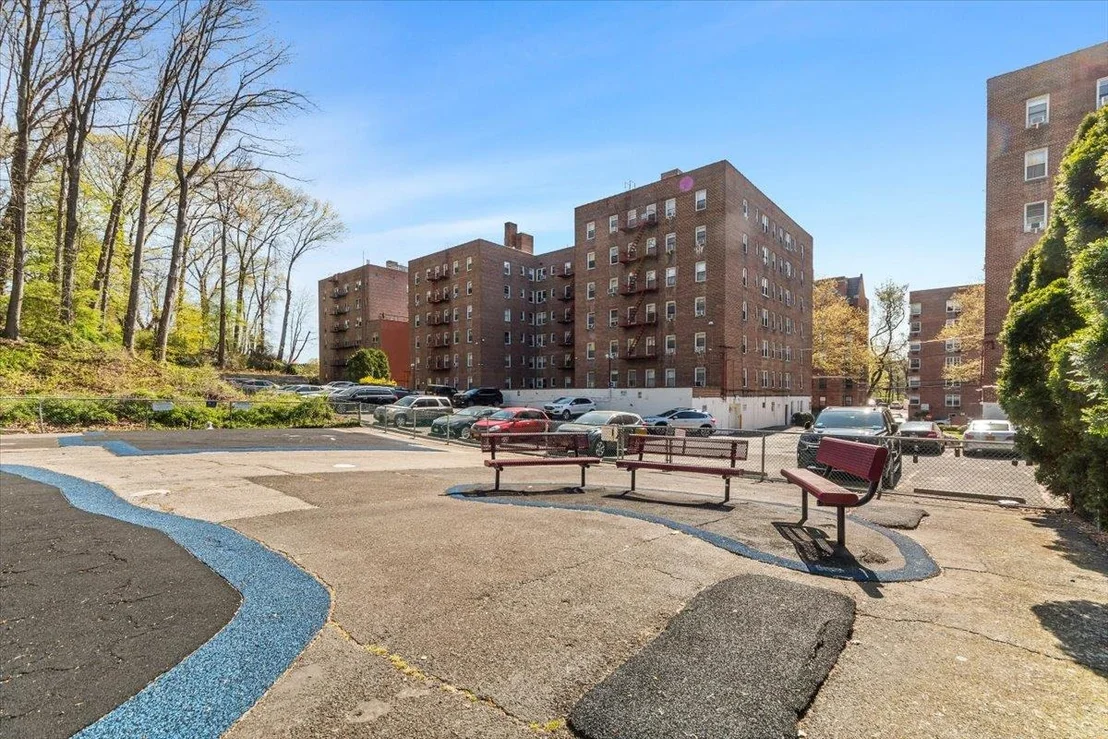 Photo of Unit 6F at 821 Bronx River Road
