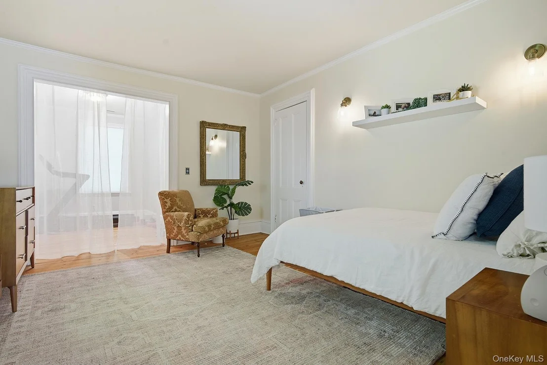 Photo of 215 River Road