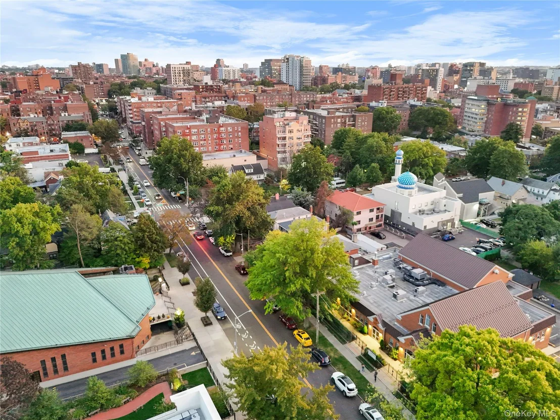 Photo of 32-28 Parsons Boulevard
