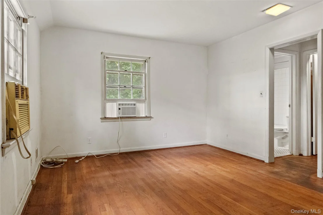 Photo of 4670 Independence Avenue