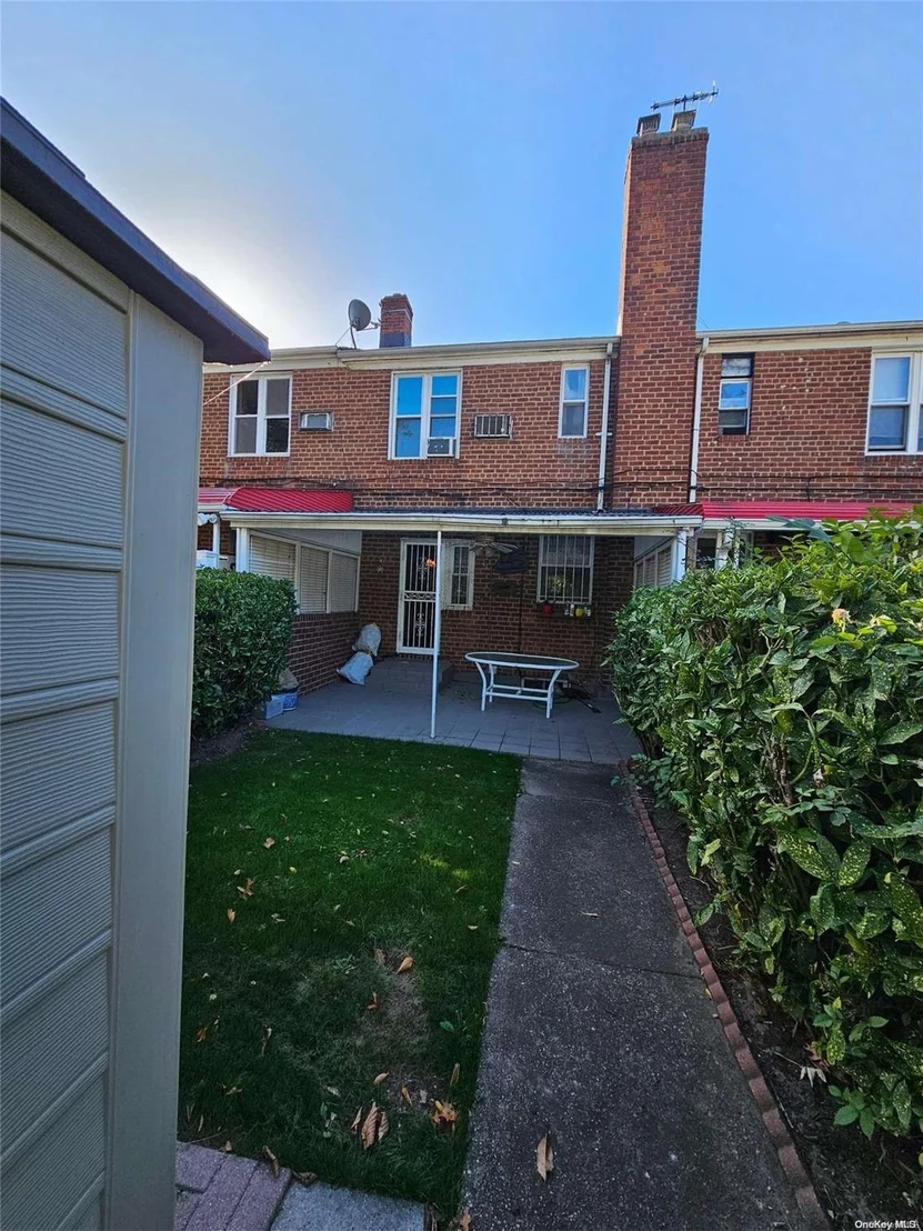 Photo of 196-11 Station Road