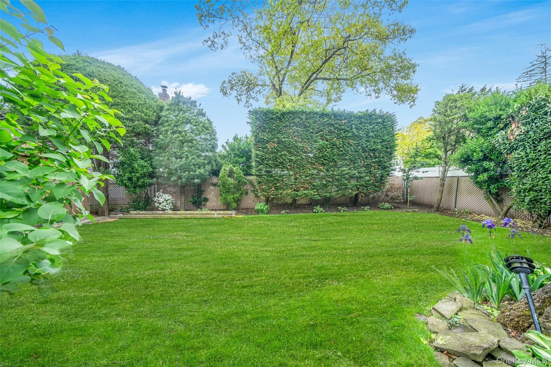 Photo of 190 Lake Drive