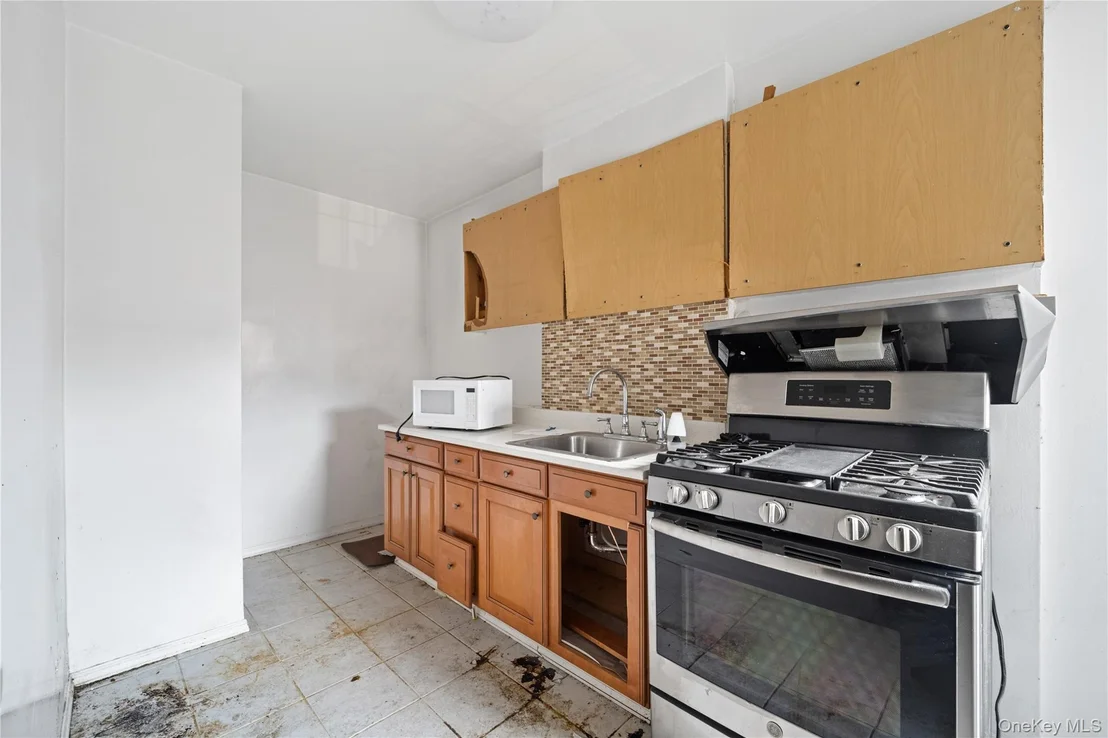 Photo of Unit B41 at 776 Bronx River Road