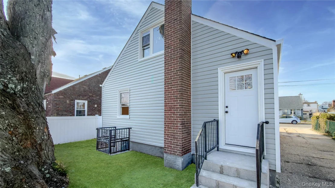 Photo of 224 Windsor Parkway