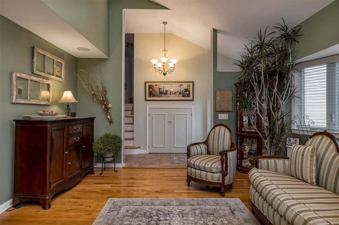 Photo of 196 Daniel Road N