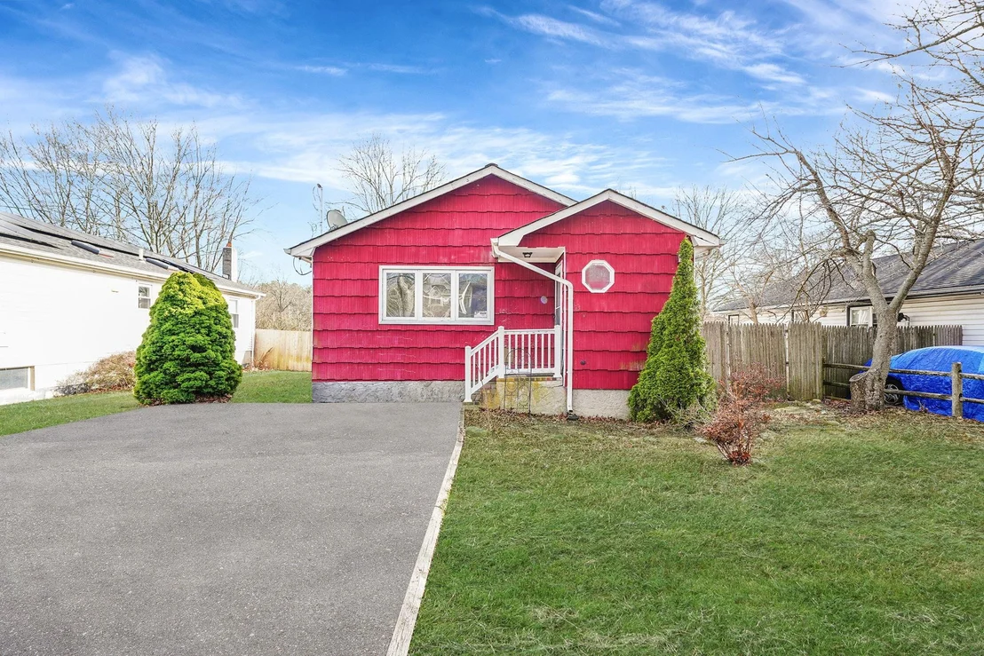 Photo of 80 Meadowmere Avenue