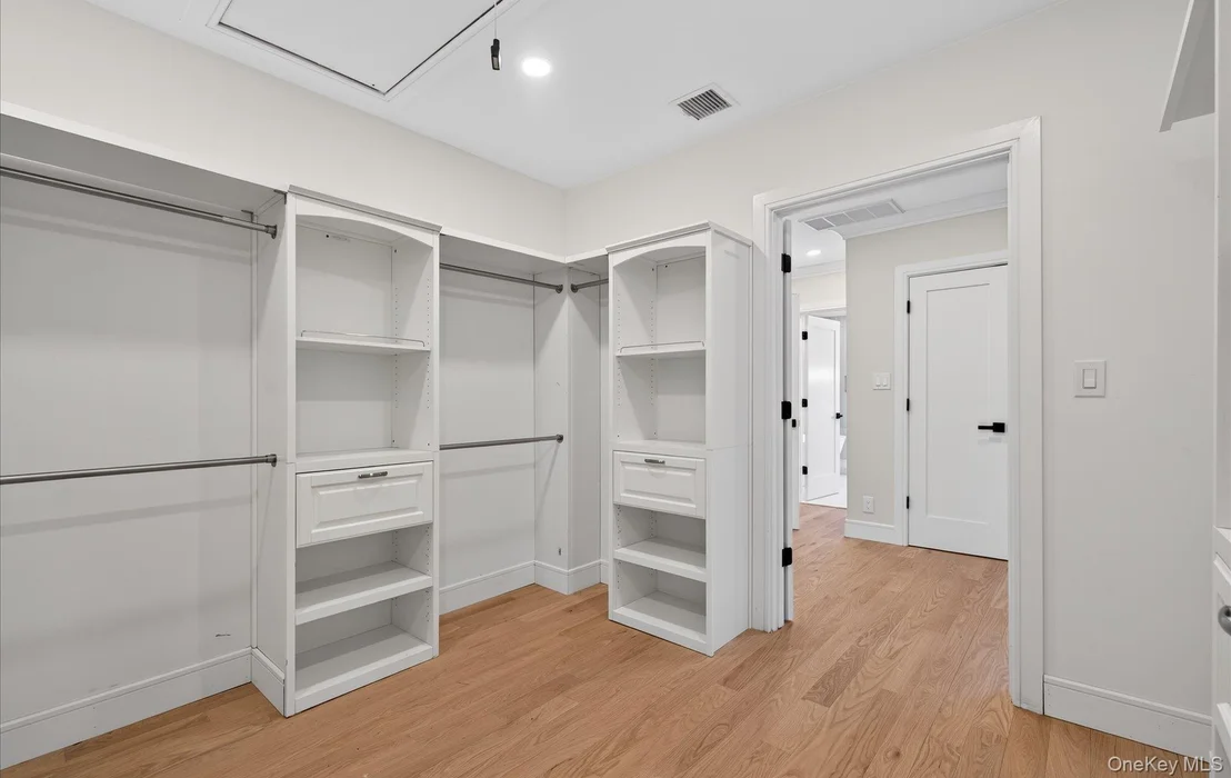 Photo of 369 Vanderbilt Parkway