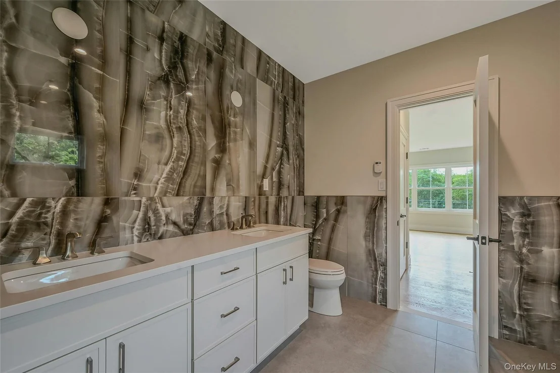 Photo of 107 Cedar Swamp Road