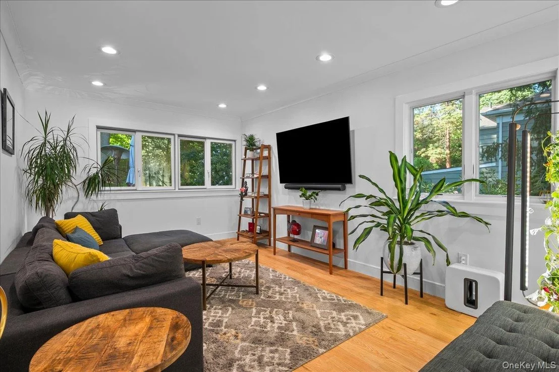 Photo of 25 Shadow Lane