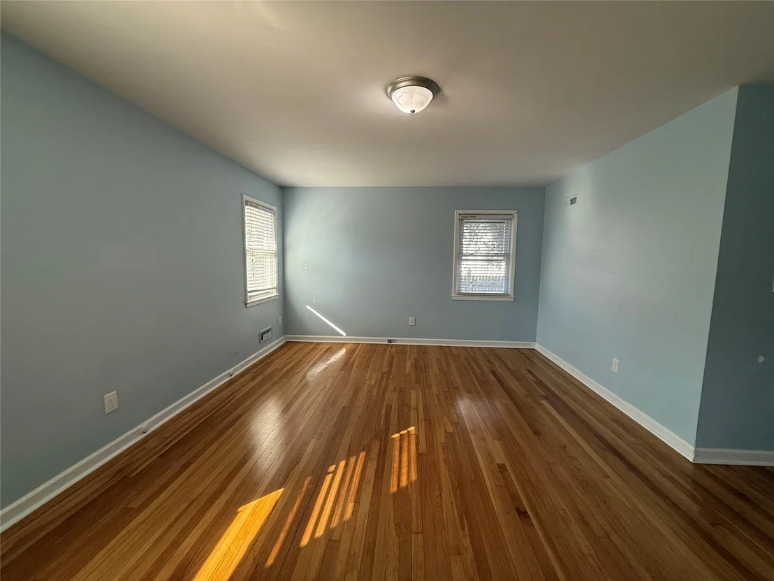 Photo of 39 Cedarhurst Avenue