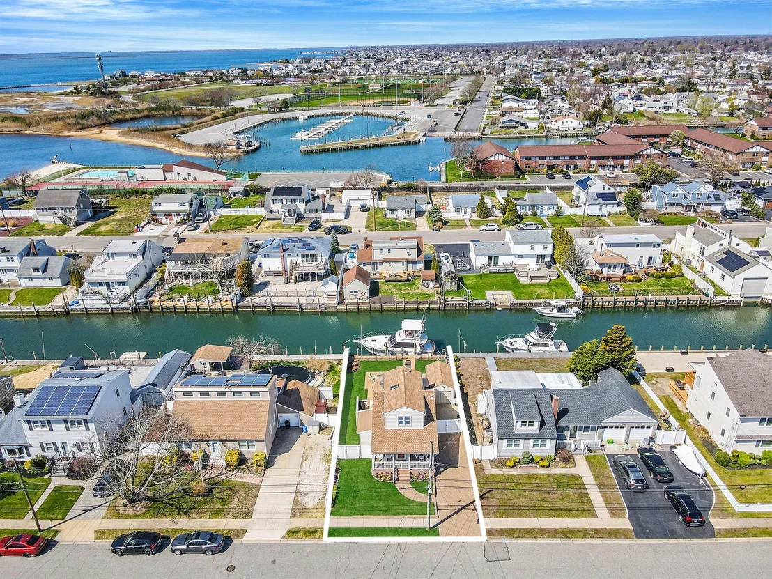 Photo of 320 East Drive