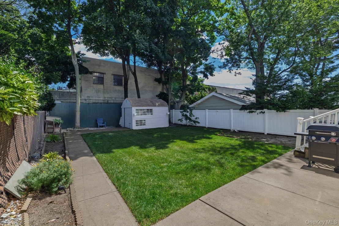 Photo of 4 Nassau Boulevard