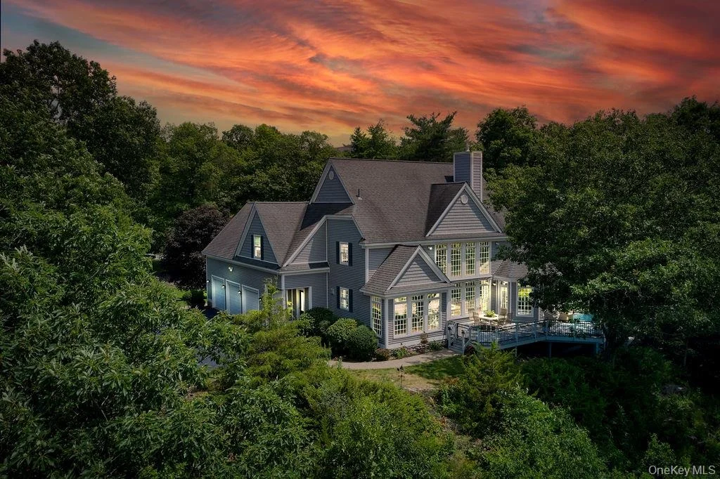 Photo of 90 River Road