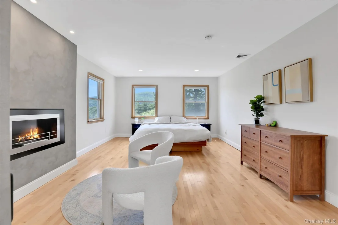 Photo of 8 White Pine Lane