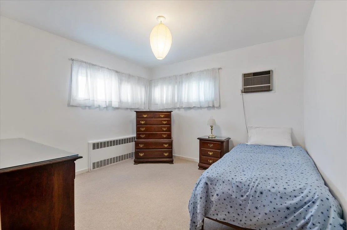 Photo of 808 De Mott Ave
