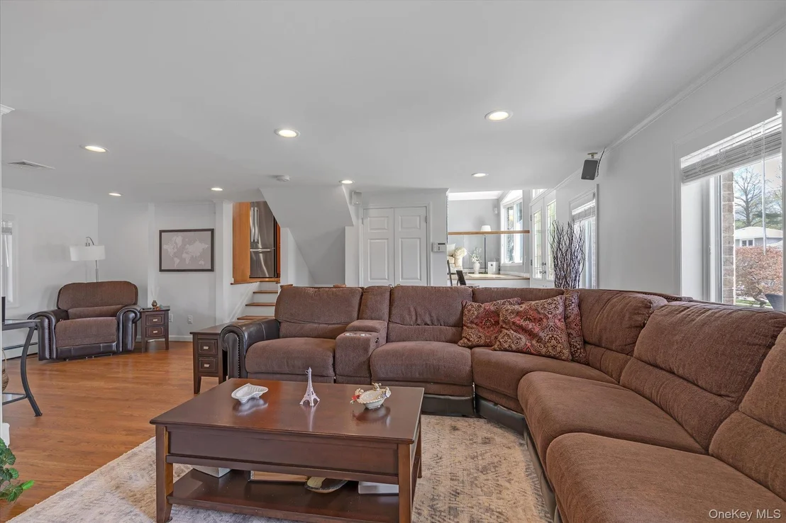 Photo of 340 Woodbridge Lane