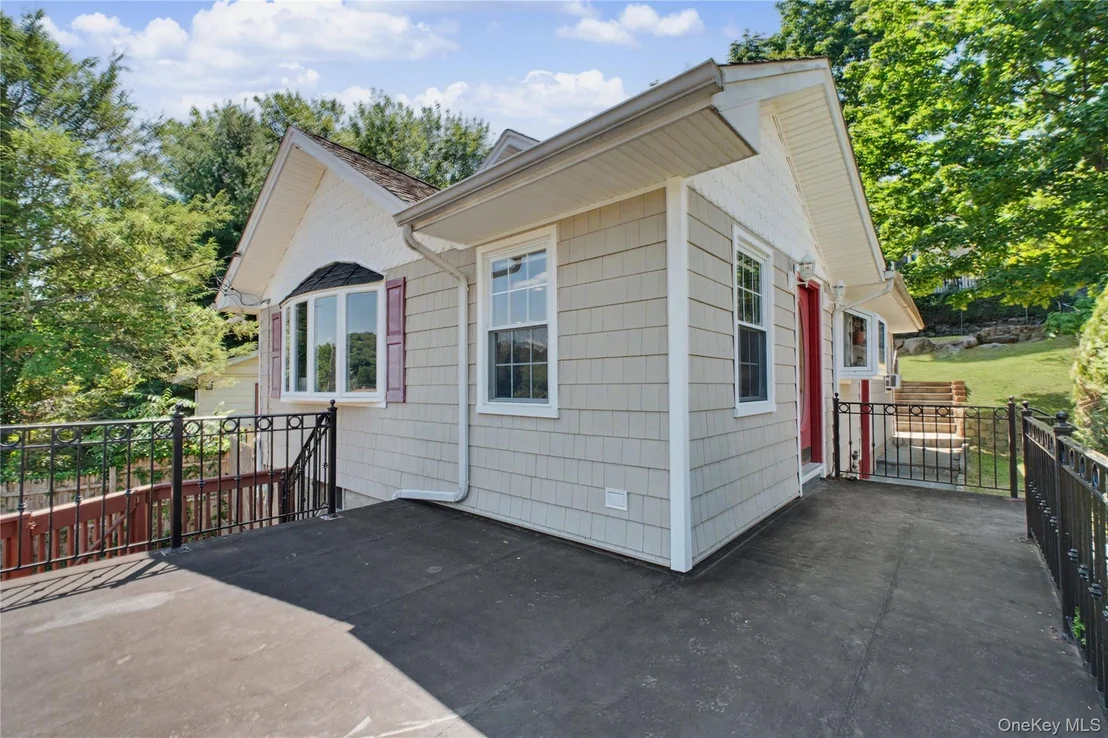 Photo of 684 Marion Avenue