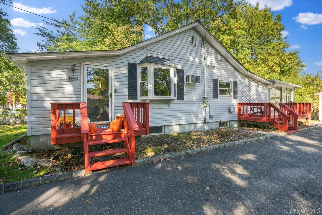 Photo of 109 Lakeview Drive