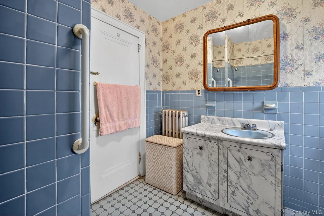 Photo of 3512 Utopia Parkway
