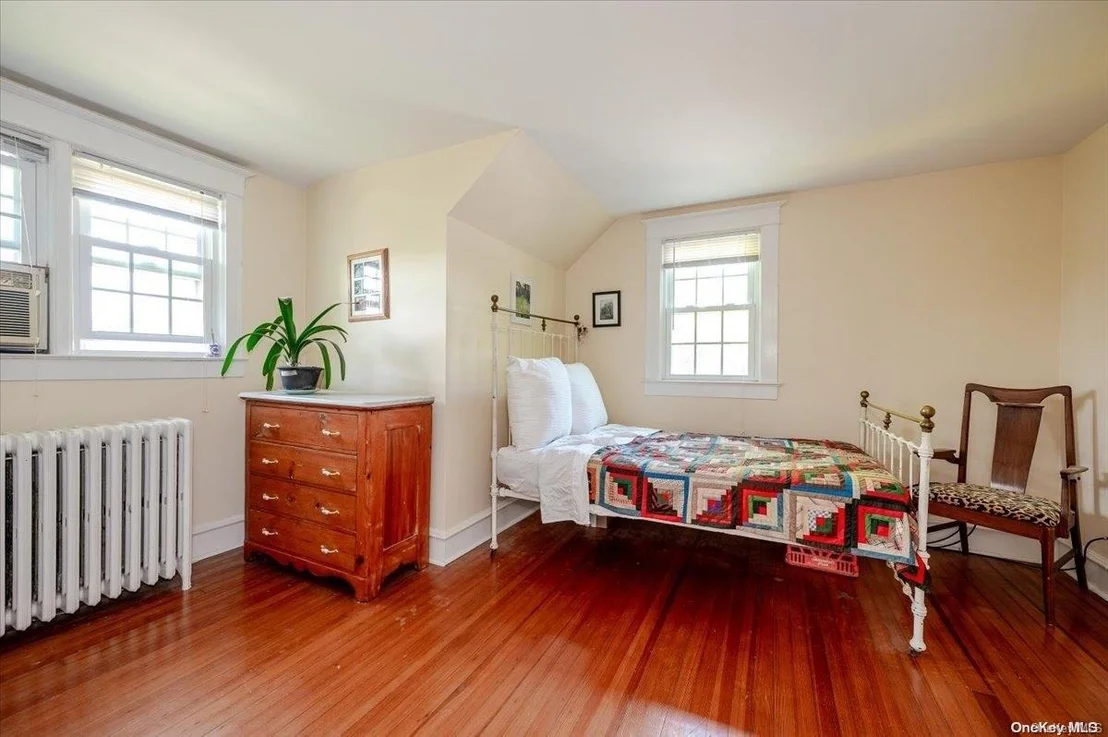 Photo of 238 Bay Avenue