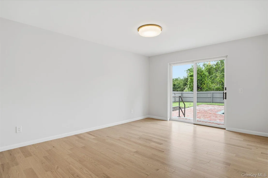Photo of 177 Herricks Lane