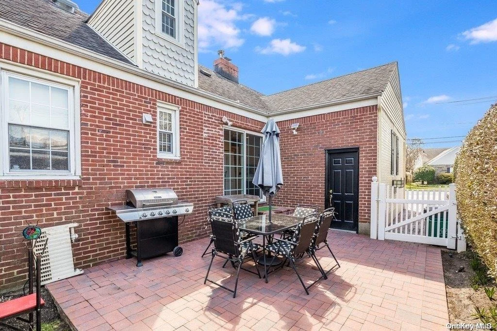 Photo of 15 Rowe Avenue