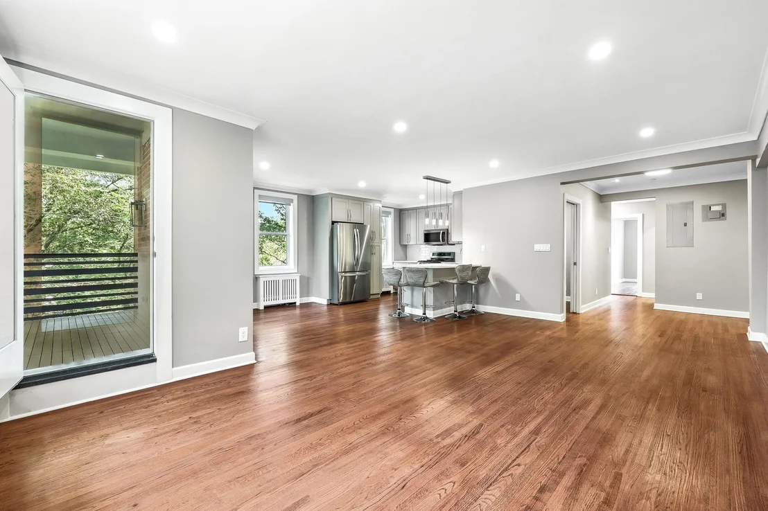 Photo of Unit 4E at 1133 Midland Avenue