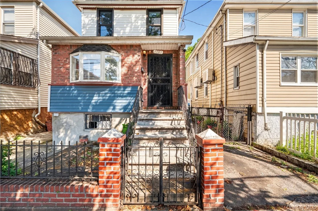 Photo of 1787 Randall Avenue