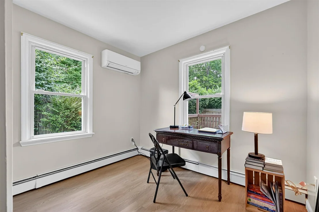 Photo of 10 Eagle Street