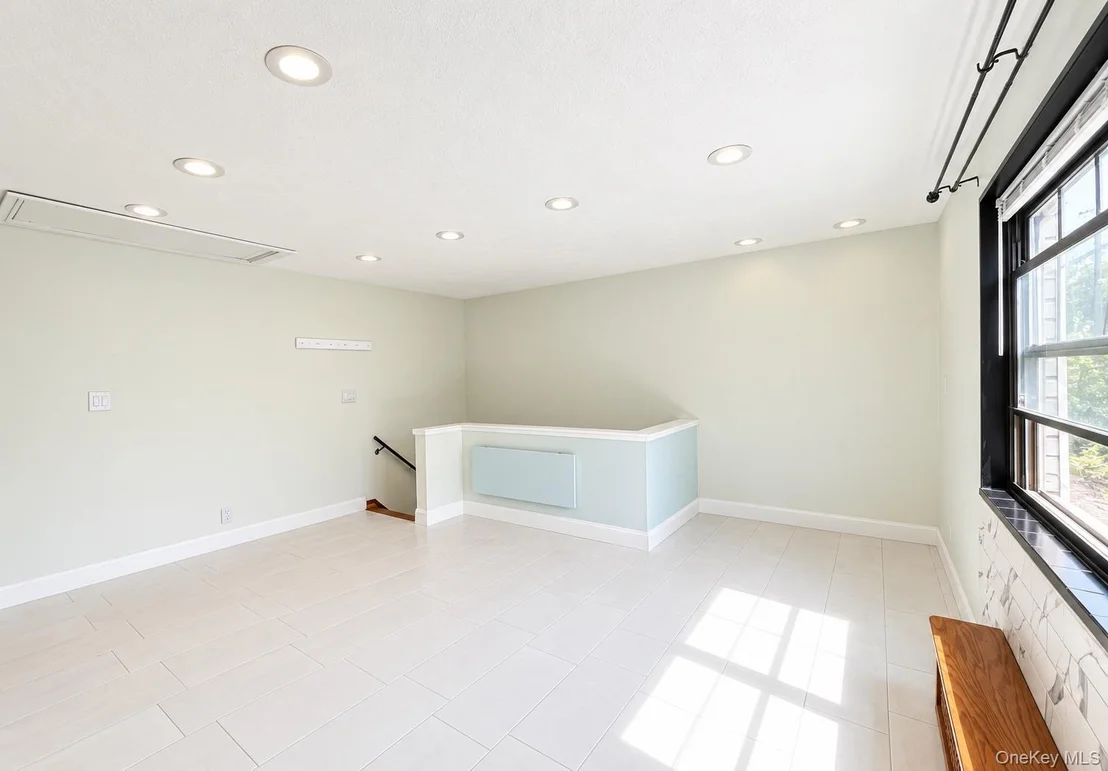 Photo of Unit B at 136-73 68th Dr