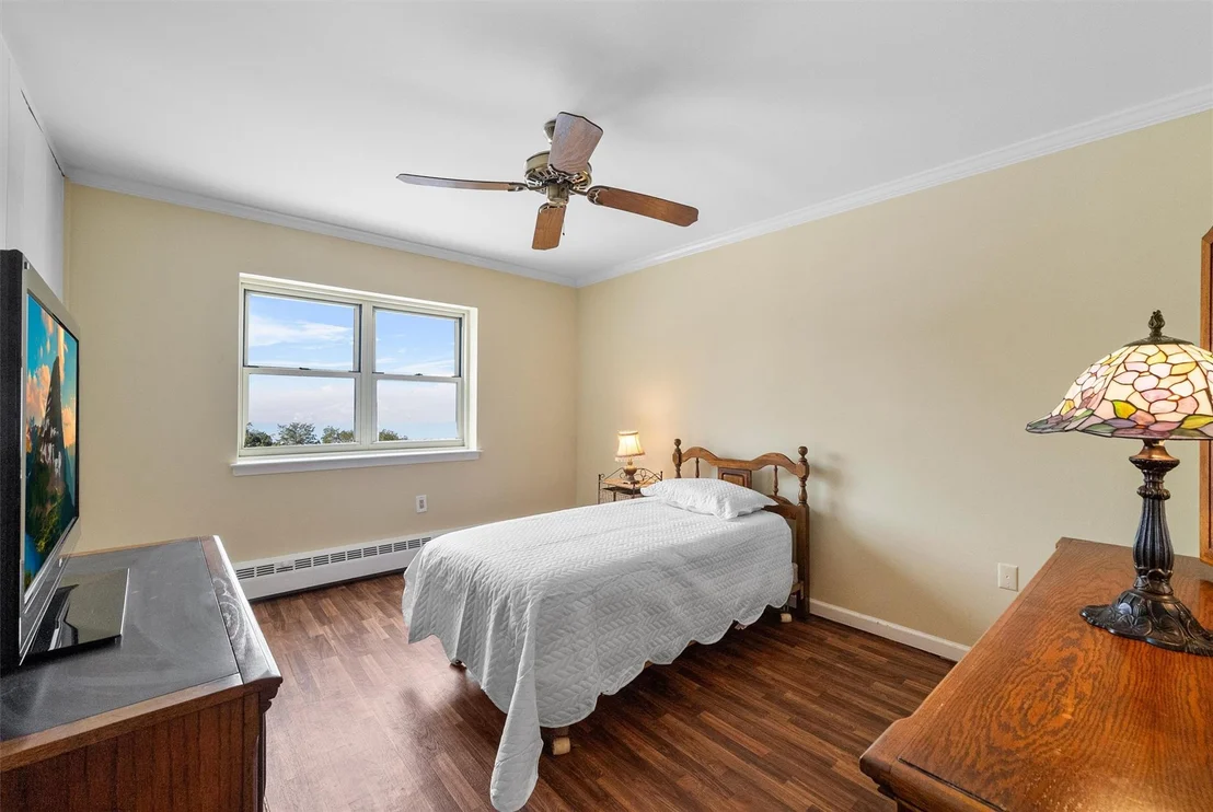 Photo of Unit 3J at 1 Lakeview Drive