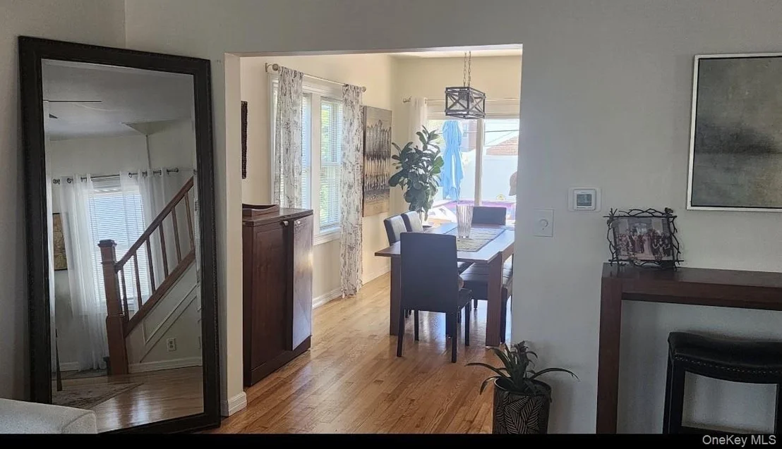 Photo of 548 E Broadway