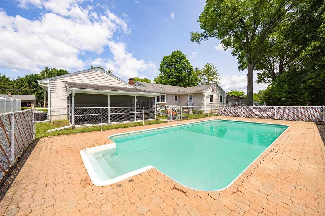 Photo of 18 Lorraine Boulevard