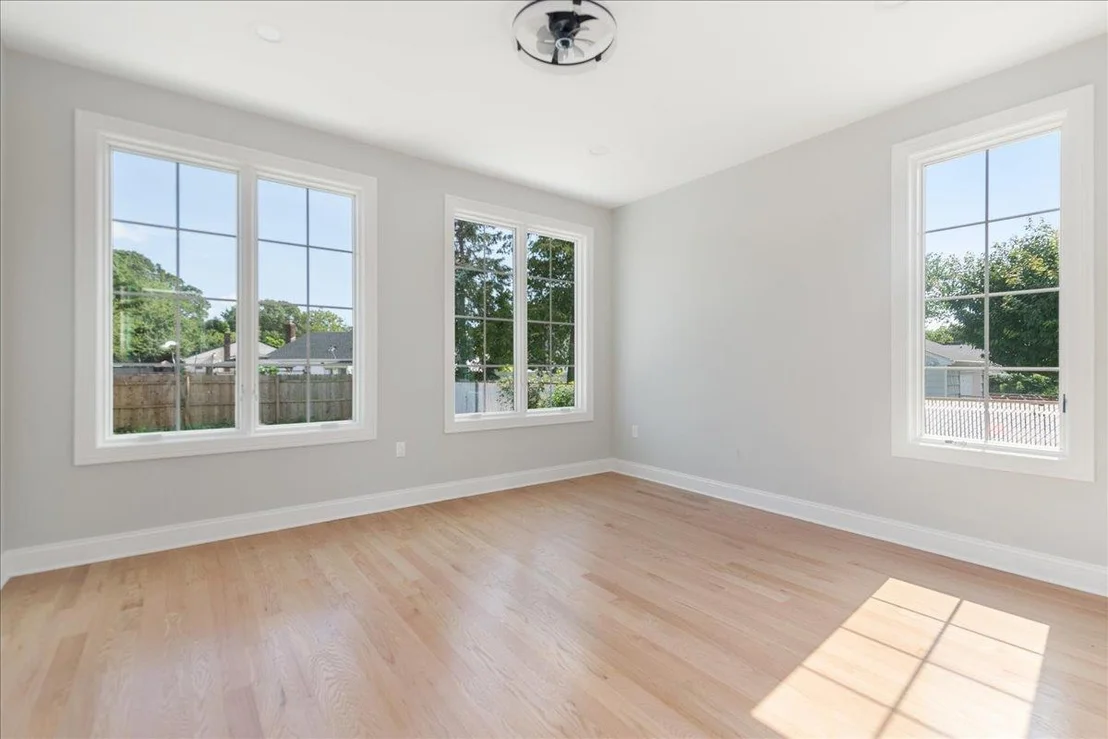 Photo of 1489 Howell Road