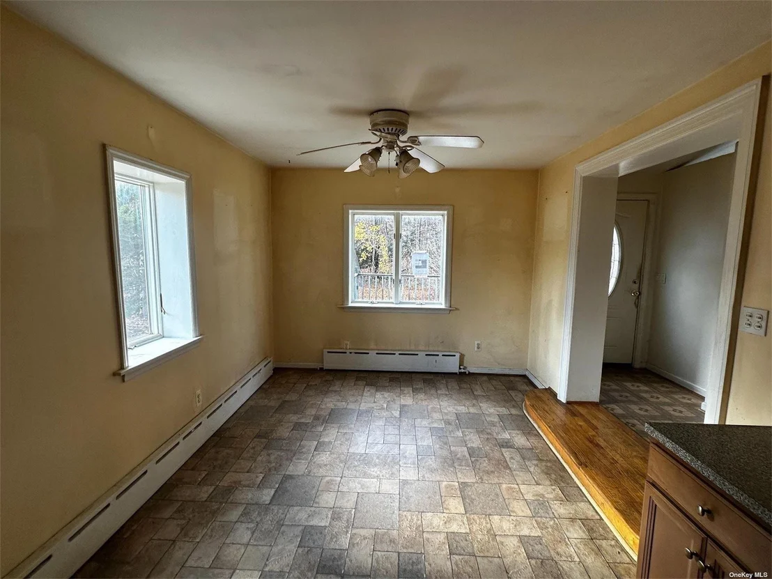 Photo of 2468 River Road