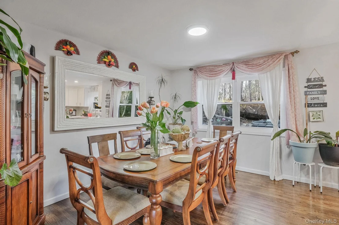 Photo of 231 W Woodside Avenue