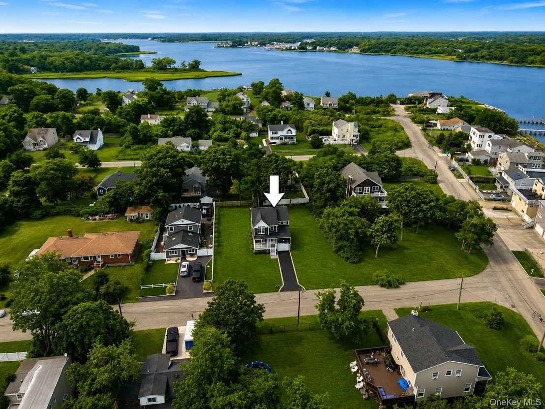 Photo of 7 Edgewater Drive