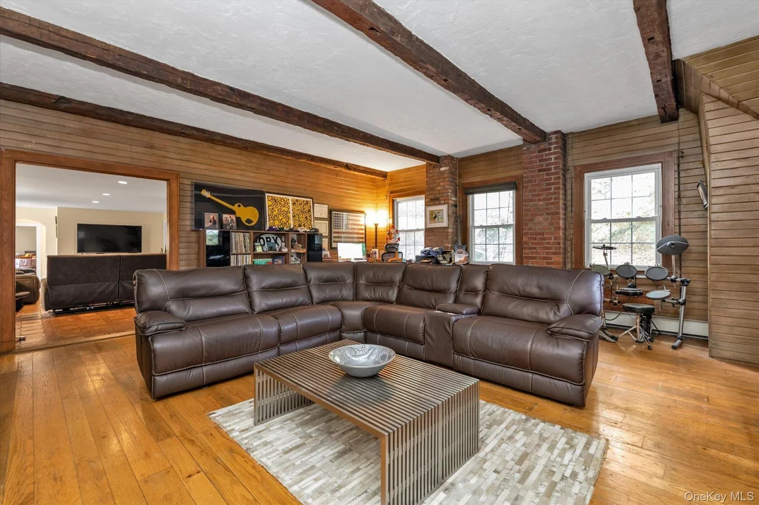 Photo of 2177 Cedar Swamp Road