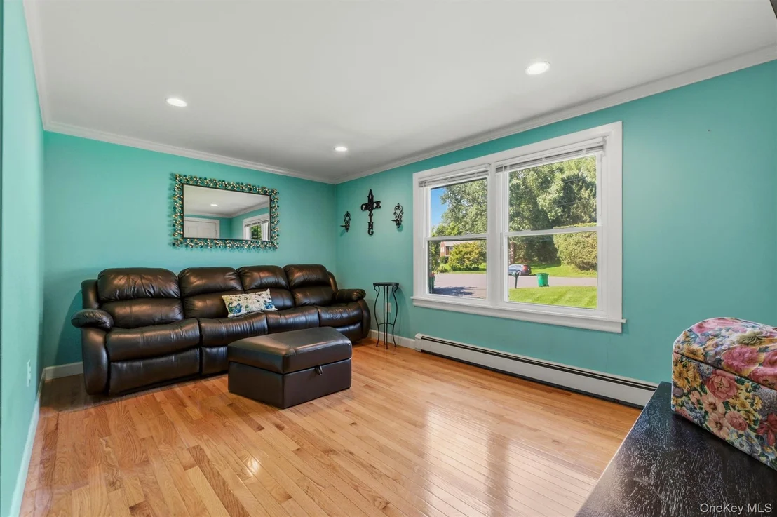 Photo of 77 Robin Drive