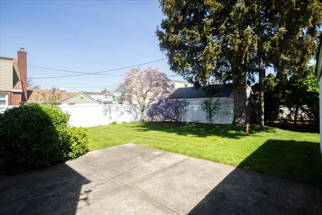 Photo of 948 Center Drive