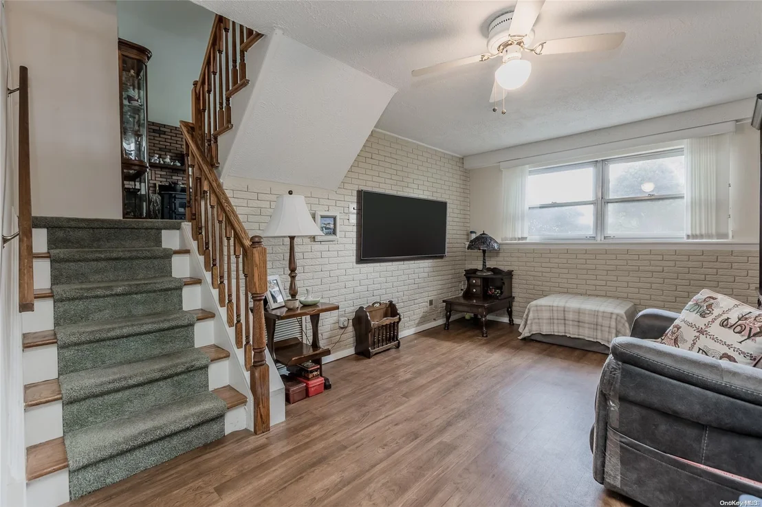 Photo of 53 Roxbury Drive