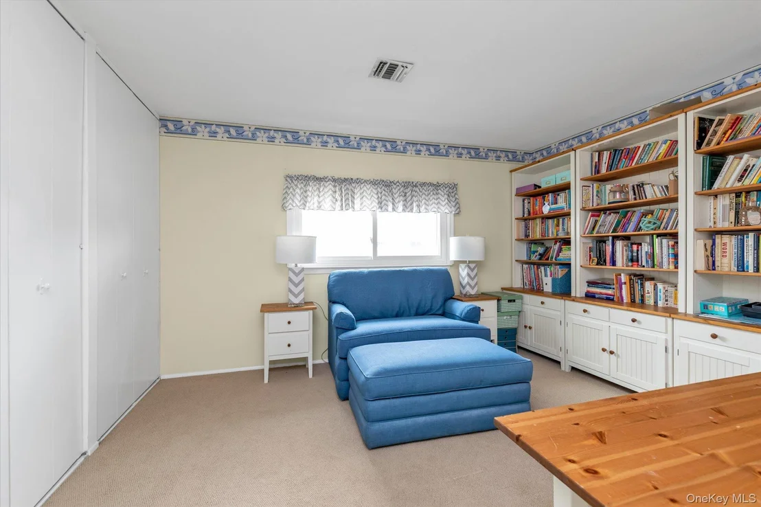 Photo of Unit 303 at 2355 Pershing Boulevard