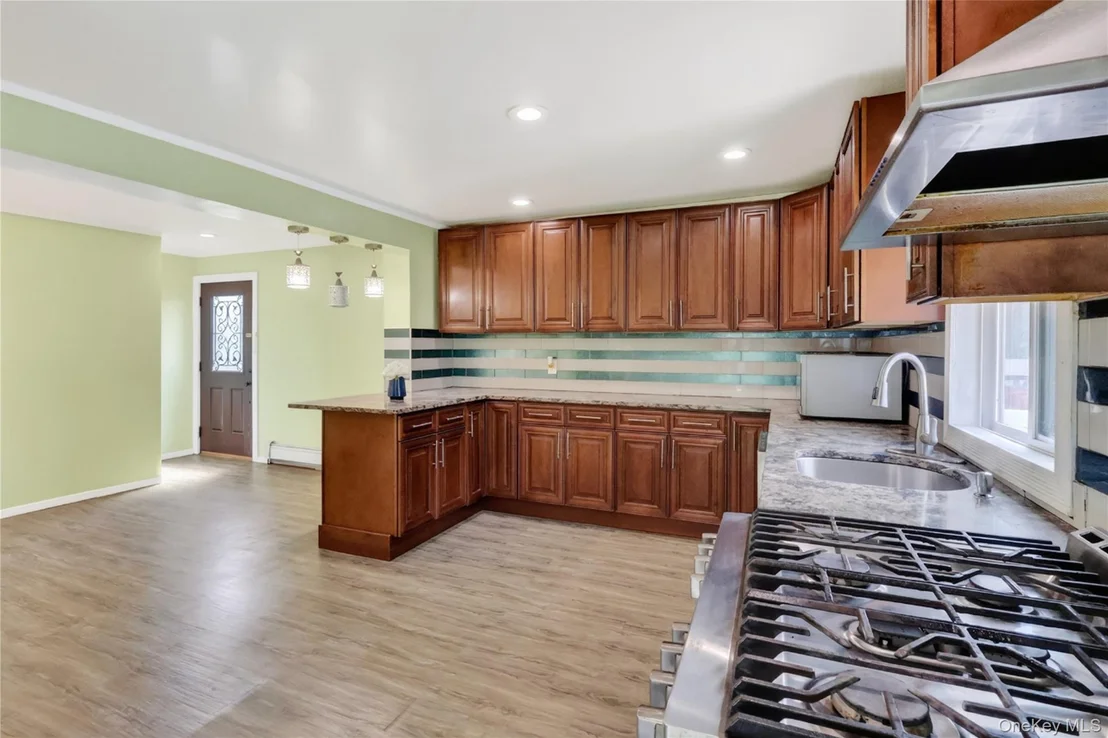 Photo of 72 Peckham Avenue