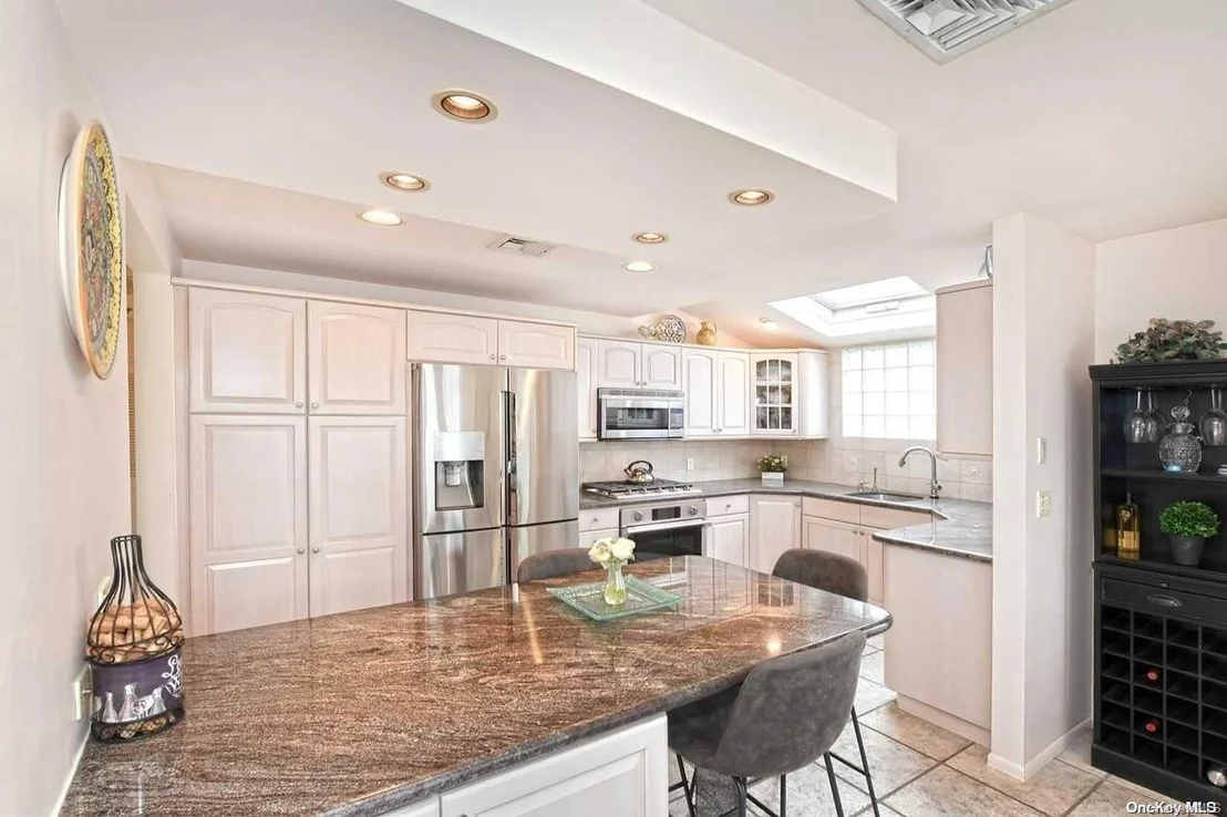 Photo of 2864 Shore Drive